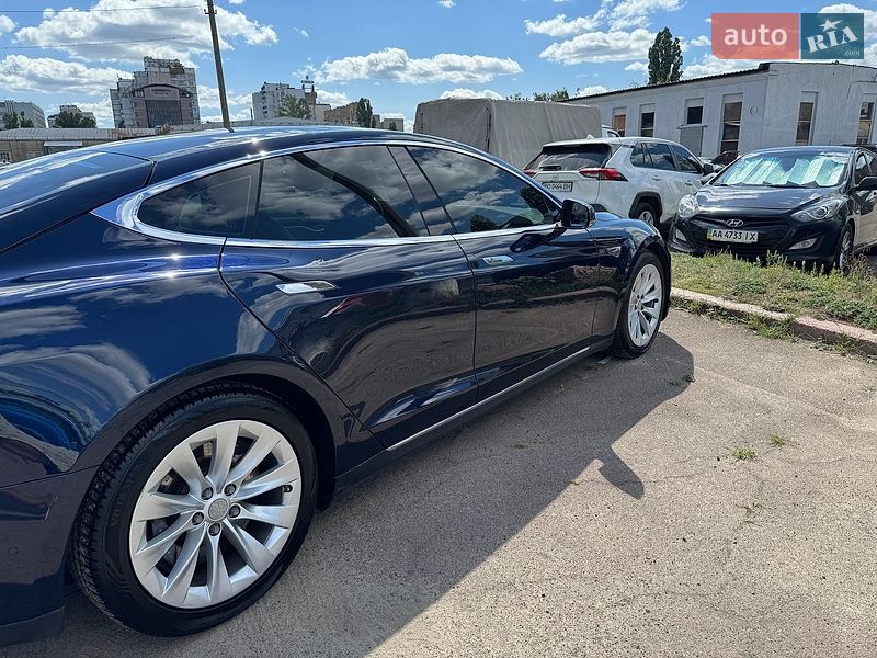 Ліфтбек Tesla Model S 2014 в Києві