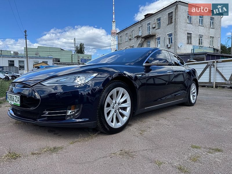 Ліфтбек Tesla Model S 2014 в Києві