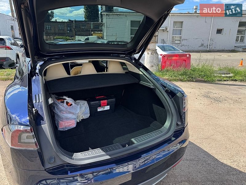 Ліфтбек Tesla Model S 2014 в Києві