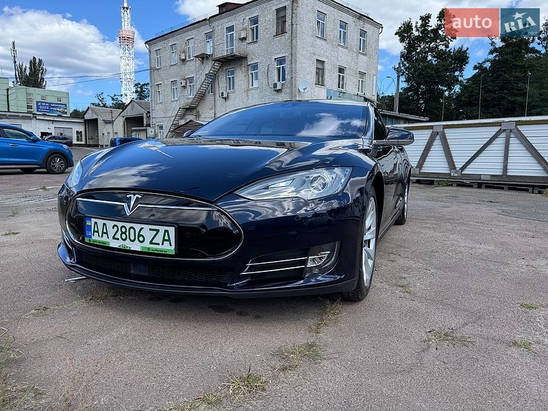 Ліфтбек Tesla Model S 2014 в Києві