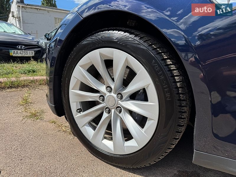 Ліфтбек Tesla Model S 2014 в Києві