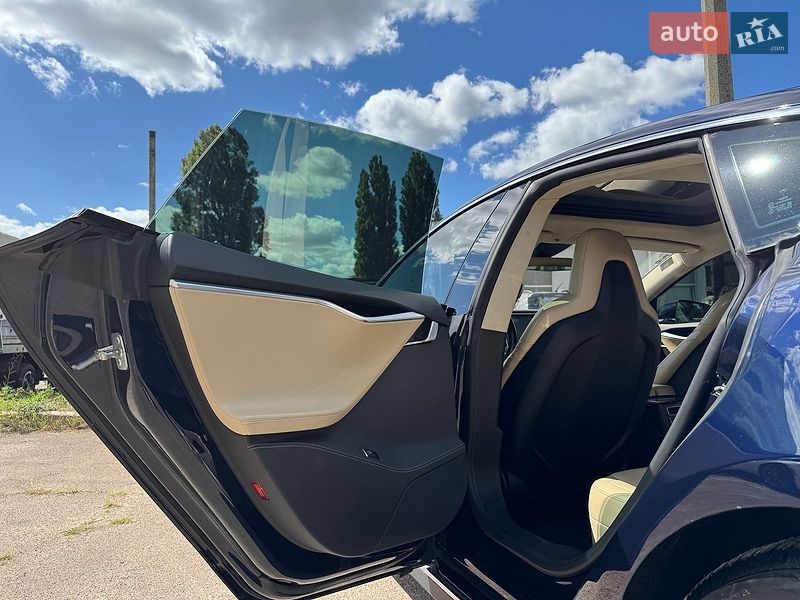 Ліфтбек Tesla Model S 2014 в Києві