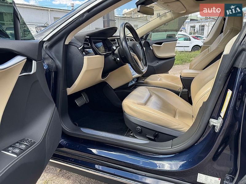 Ліфтбек Tesla Model S 2014 в Києві