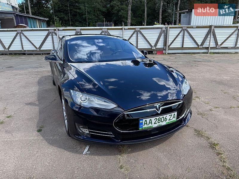 Ліфтбек Tesla Model S 2014 в Києві