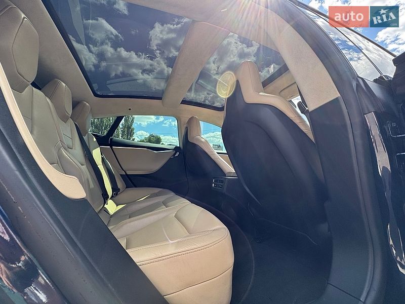 Ліфтбек Tesla Model S 2014 в Києві