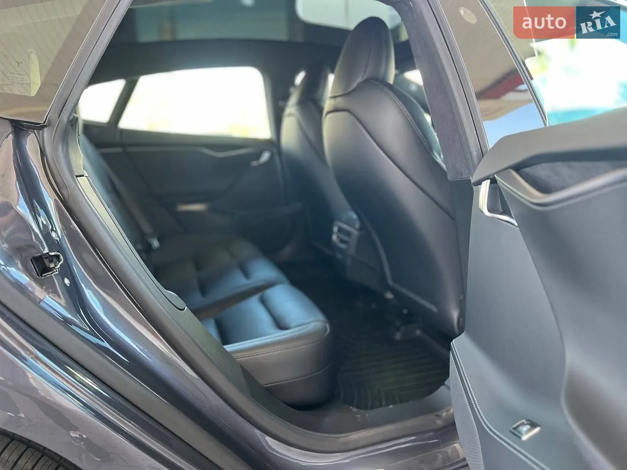 2020 Tesla Model S - мініатюра 23