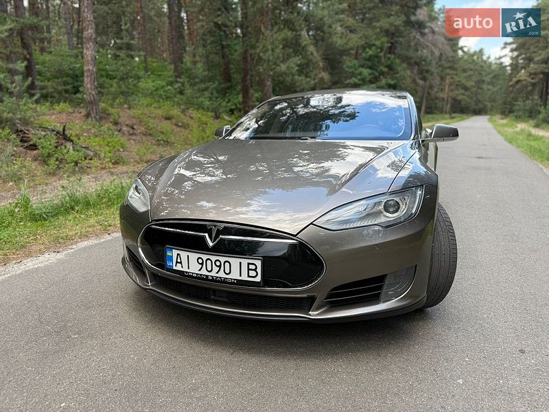 Ліфтбек Tesla Model S 2015 в Києві