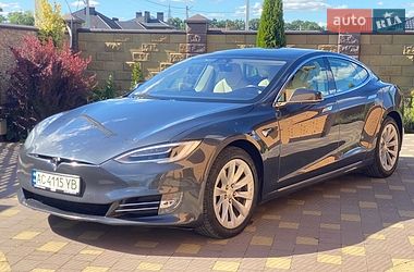 Лифтбек Tesla Model S 2018 в Луцке