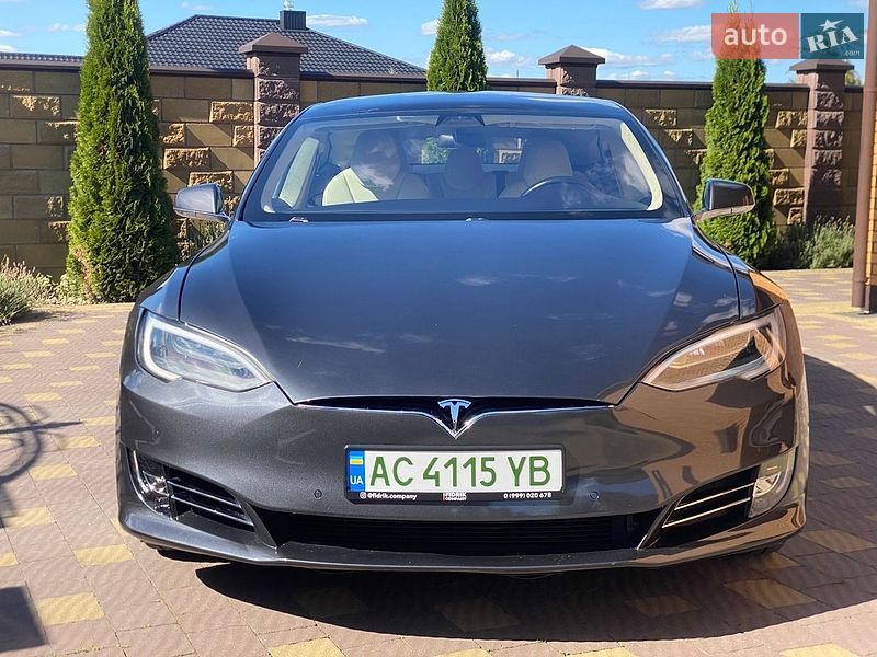 Лифтбек Tesla Model S 2018 в Луцке