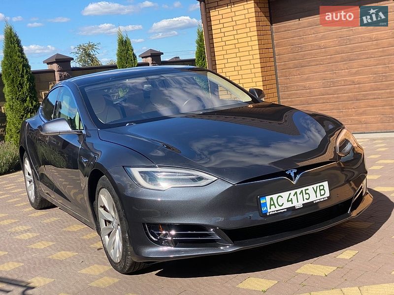 Лифтбек Tesla Model S 2018 в Луцке
