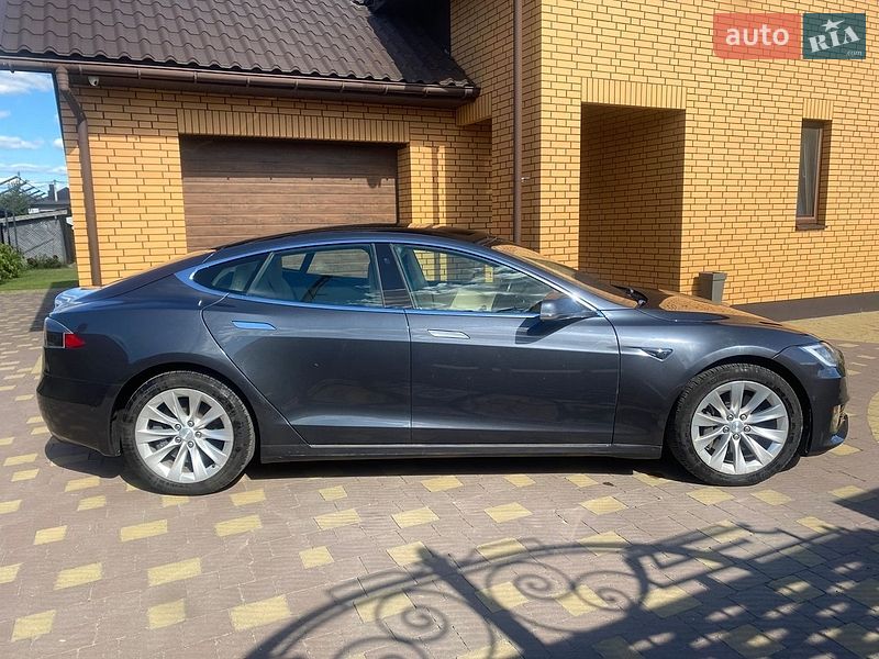 Лифтбек Tesla Model S 2018 в Луцке