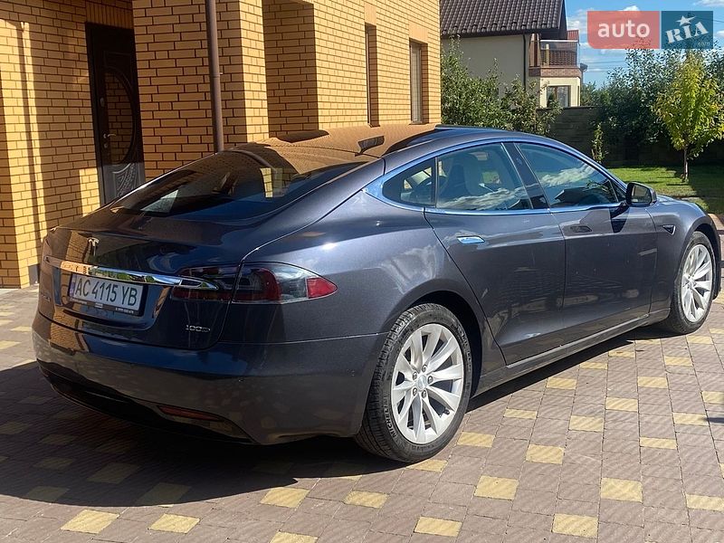 Лифтбек Tesla Model S 2018 в Луцке