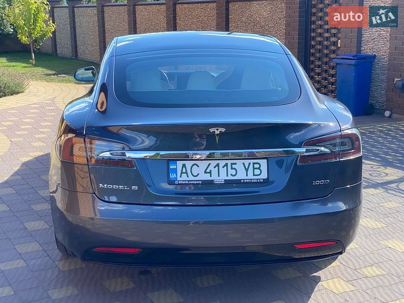 Лифтбек Tesla Model S 2018 в Луцке