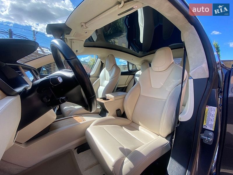 Лифтбек Tesla Model S 2018 в Луцке