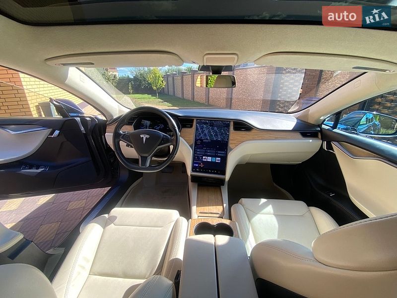 Лифтбек Tesla Model S 2018 в Луцке