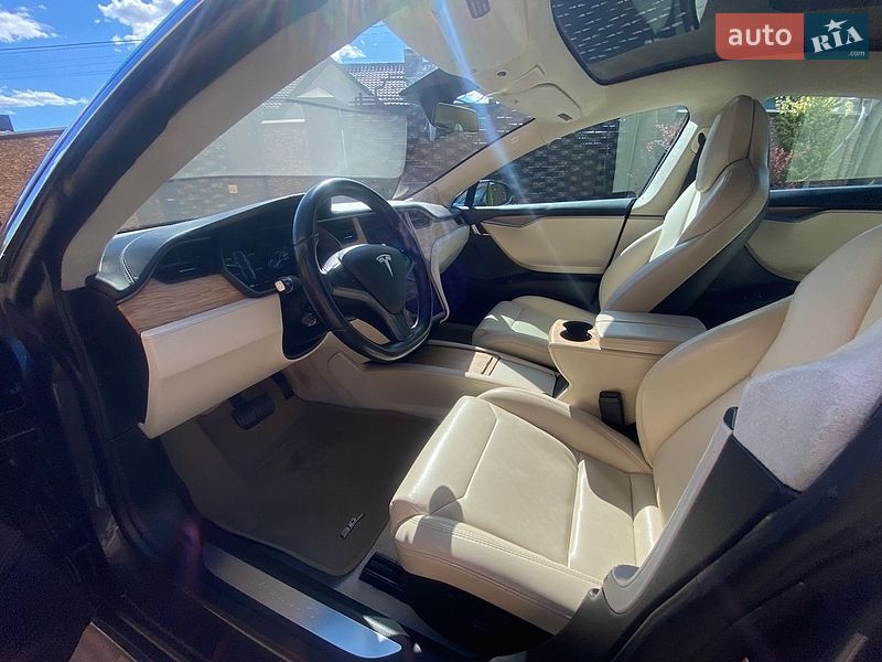 Лифтбек Tesla Model S 2018 в Луцке