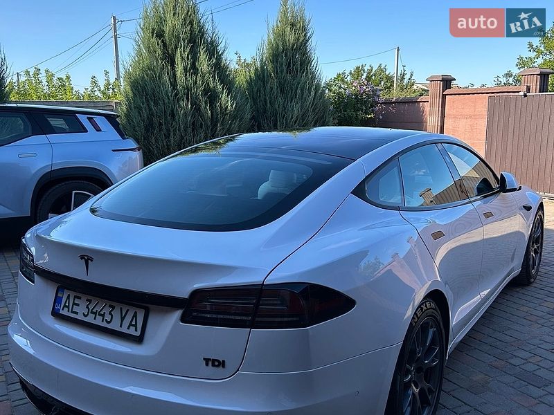 Ліфтбек Tesla Model S 2022 в Кривому Розі