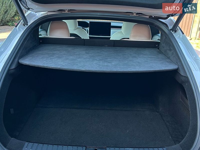 Ліфтбек Tesla Model S 2022 в Кривому Розі