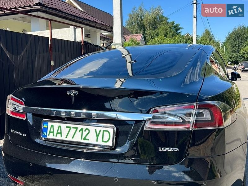 Лифтбек Tesla Model S 2018 в Киеве
