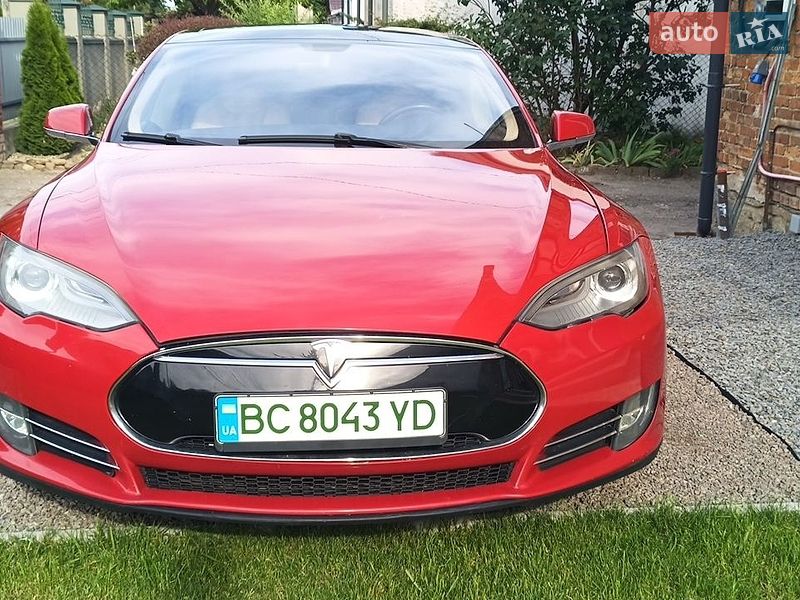 Ліфтбек Tesla Model S 2013 в Львові