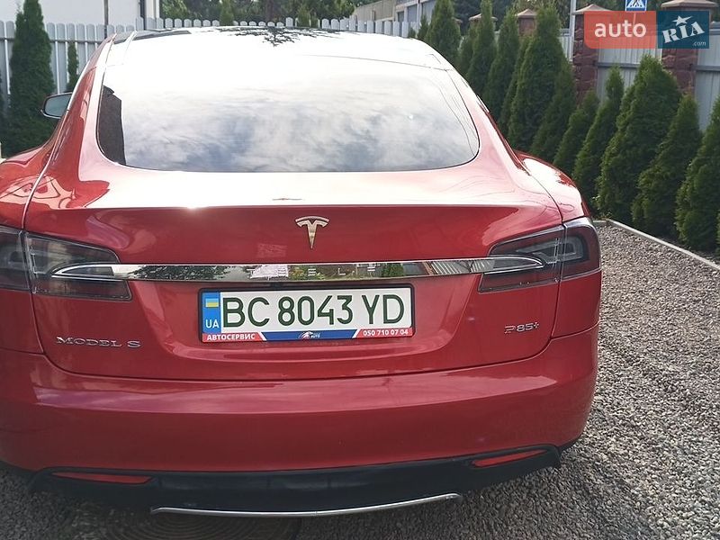 Ліфтбек Tesla Model S 2013 в Львові