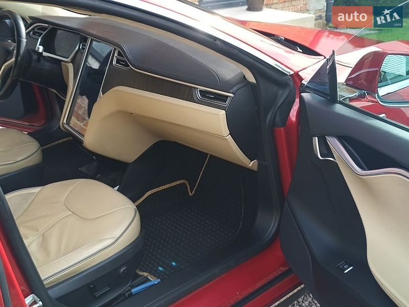 Ліфтбек Tesla Model S 2013 в Львові