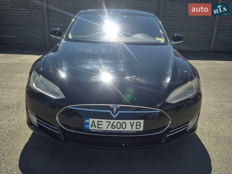 Ліфтбек Tesla Model S 2012 в Дніпрі фото Ліфтбек Tesla Model S 2012 в Дніпрі