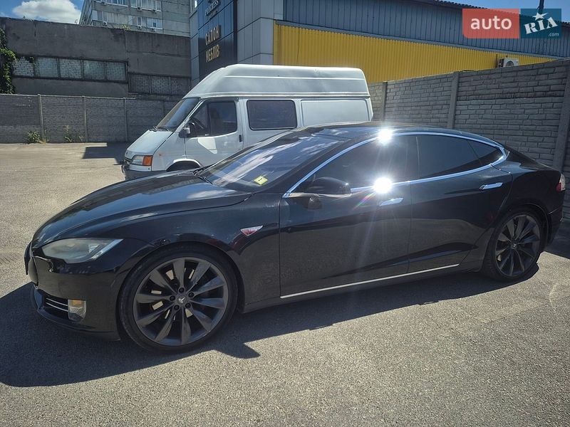 Ліфтбек Tesla Model S 2012 в Дніпрі фото 10 Ліфтбек Tesla Model S 2012 в Дніпрі