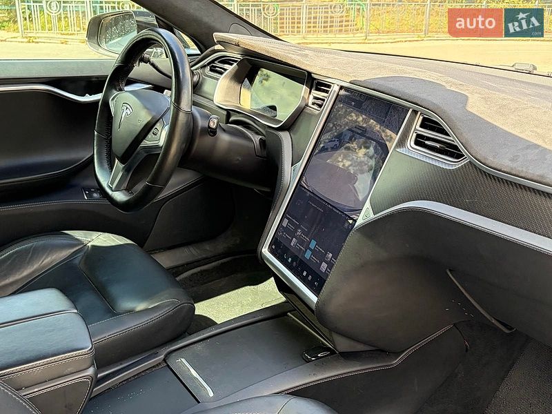 Лифтбек Tesla Model S 2016 в Киеве