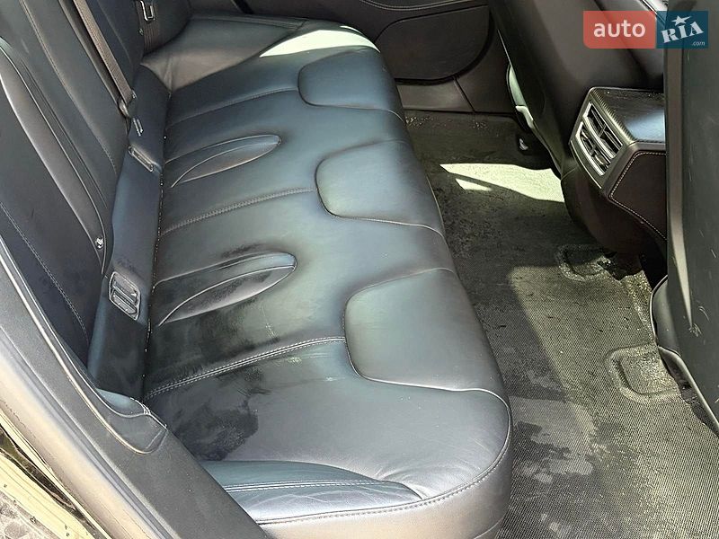 Лифтбек Tesla Model S 2016 в Киеве