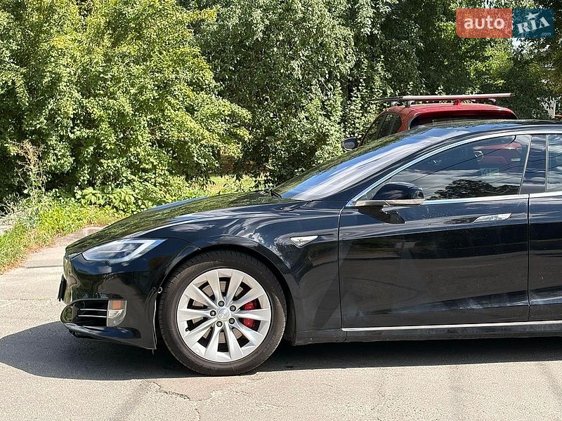 Лифтбек Tesla Model S 2016 в Киеве