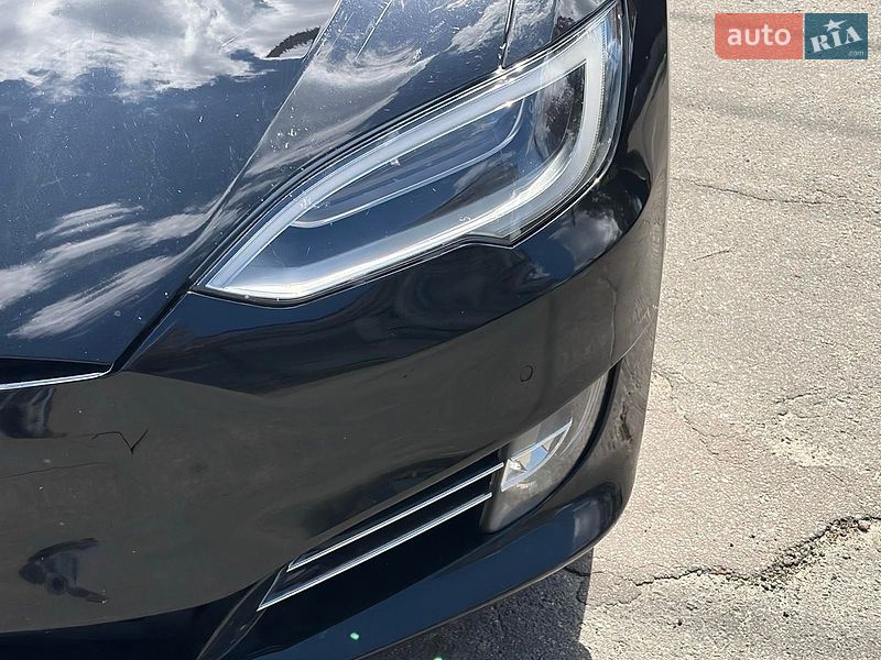 Лифтбек Tesla Model S 2016 в Киеве