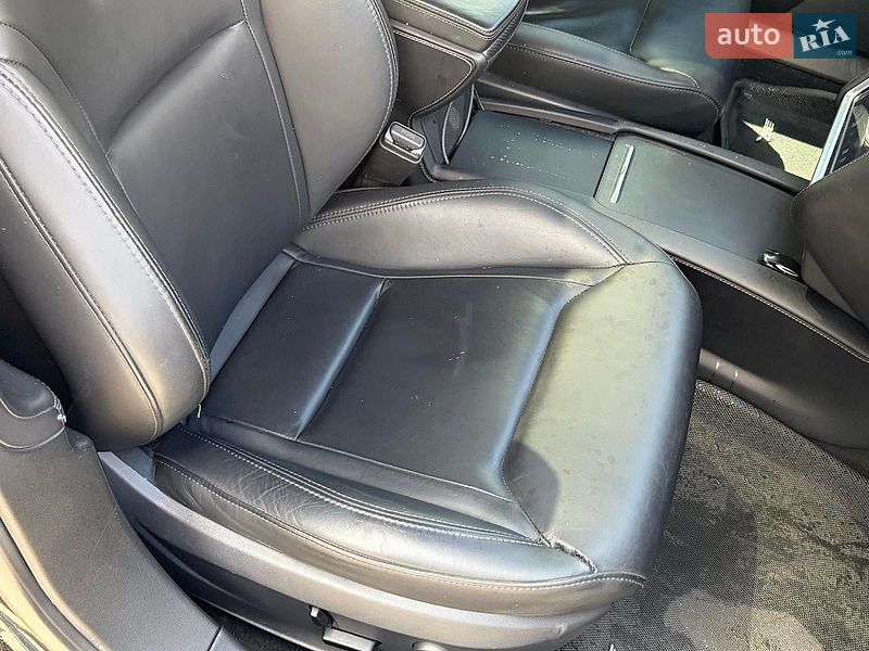 Лифтбек Tesla Model S 2016 в Киеве