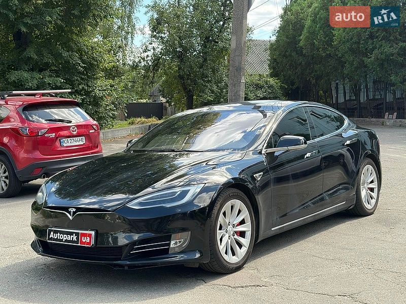 Лифтбек Tesla Model S 2016 в Киеве