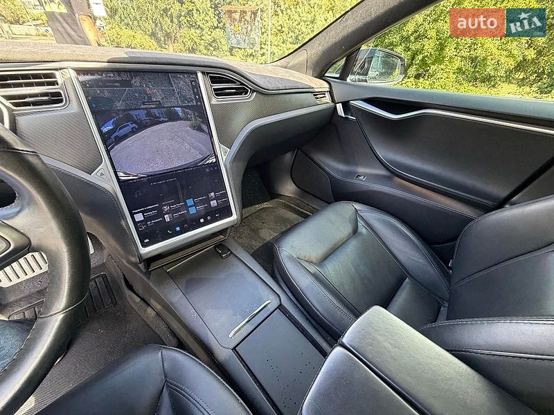 Лифтбек Tesla Model S 2016 в Киеве