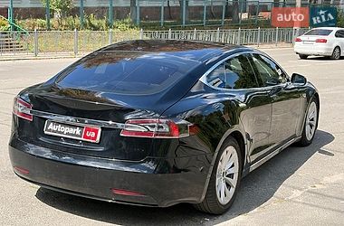 Лифтбек Tesla Model S 2016 в Киеве