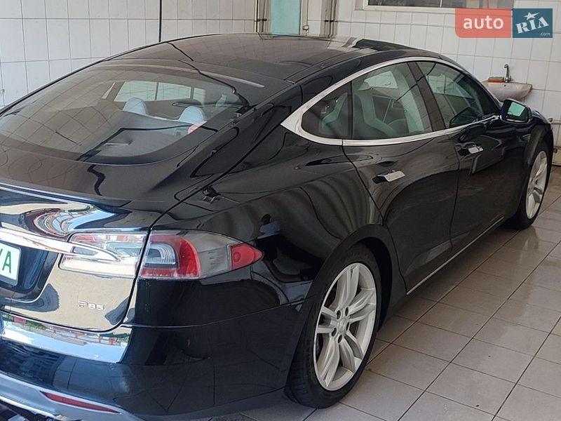 Ліфтбек Tesla Model S 2013 в Южноукраїнську фото 29 Ліфтбек Tesla Model S 2013 в Южноукраїнську