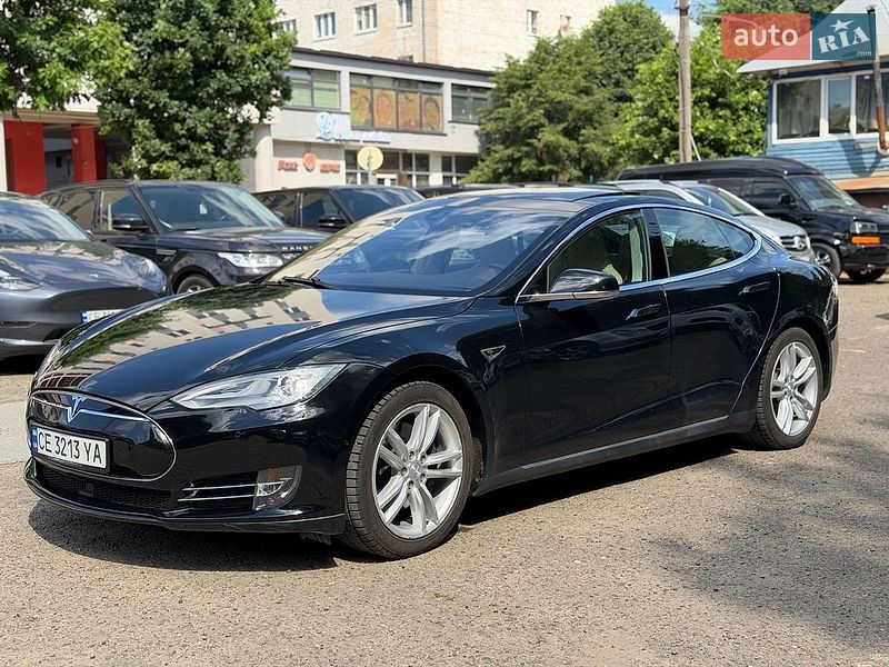 Лифтбек Tesla Model S 2015 в Черновцах фото Лифтбек Tesla Model S 2015 в Черновцах