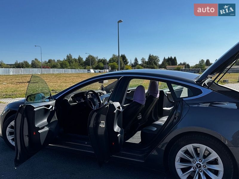 Ліфтбек Tesla Model S 2016 в Львові