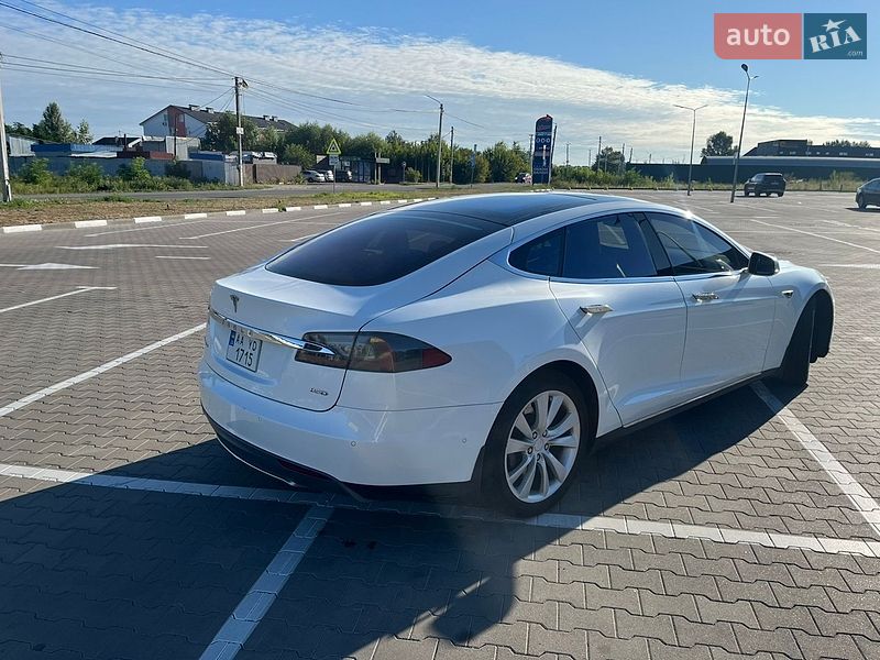 Ліфтбек Tesla Model S 2015 в Києві