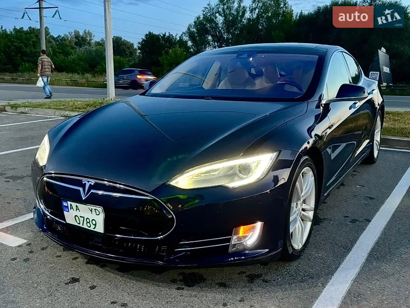 Tesla Model S 2014