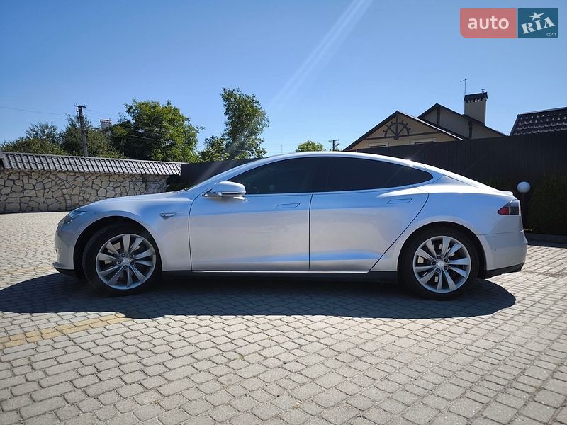 Ліфтбек Tesla Model S 2014 в Львові