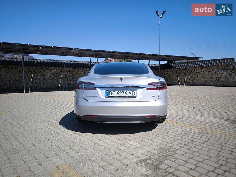 Ліфтбек Tesla Model S 2014 в Львові