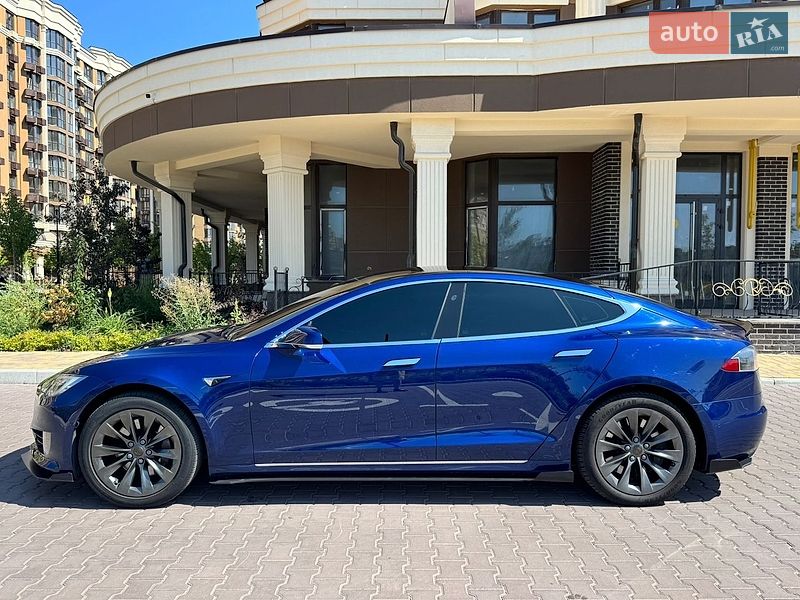 Лифтбек Tesla Model S 2017 в Софиевской Борщаговке