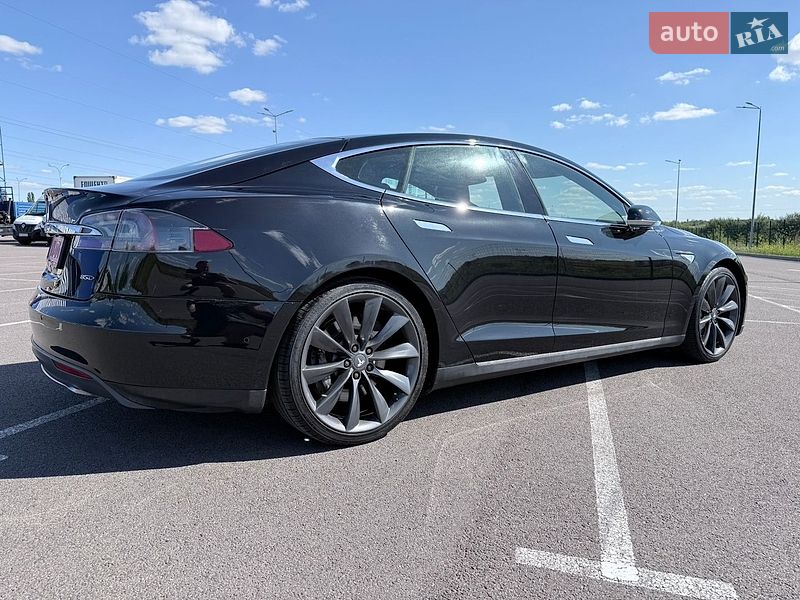 Ліфтбек Tesla Model S 2015 в Рівному