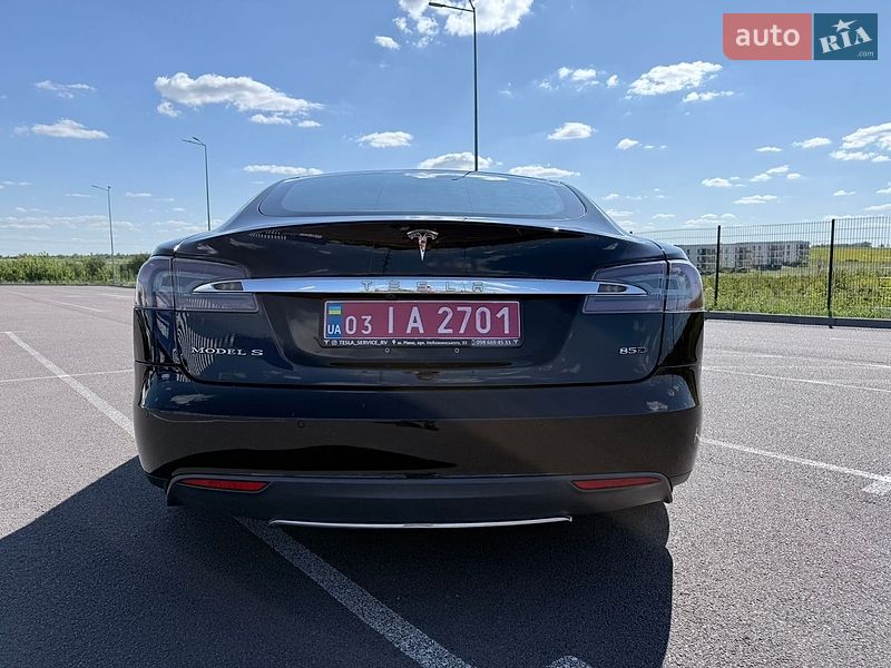 Ліфтбек Tesla Model S 2015 в Рівному