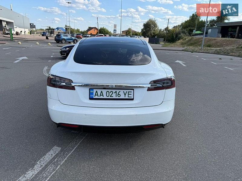 Ліфтбек Tesla Model S 2015 в Києві