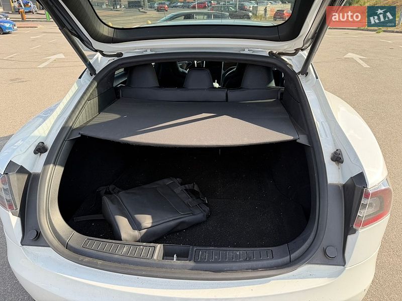 Ліфтбек Tesla Model S 2015 в Києві