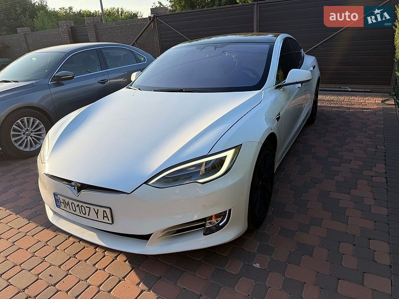 Ліфтбек Tesla Model S 2020 в Сумах