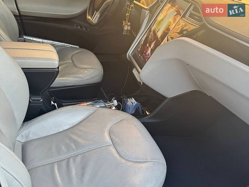 Лифтбек Tesla Model S 2014 в Сумах